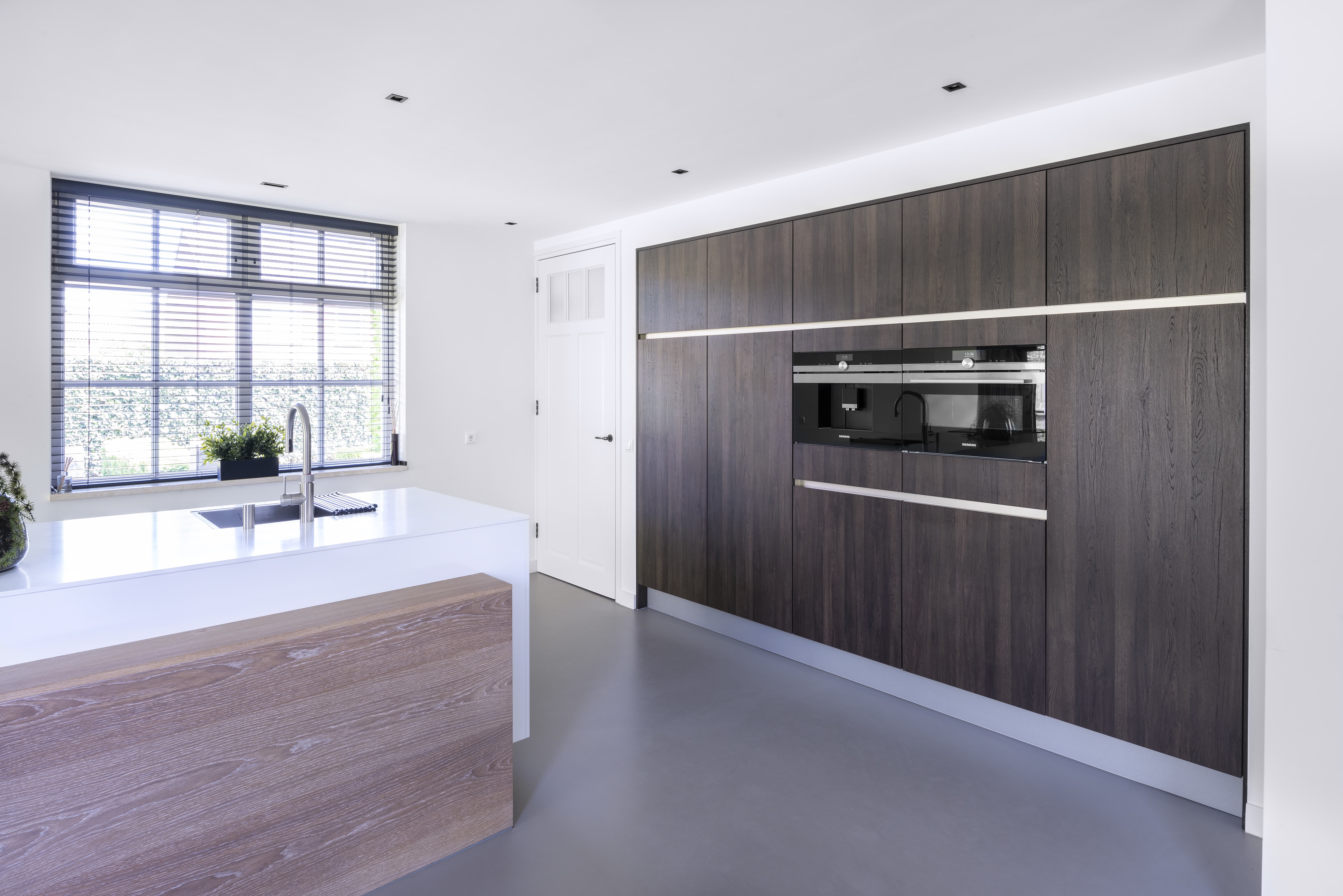Wonderbaar Strakke en moderne keuken met kookeiland - Keukenstudio Regio Oost SM-28